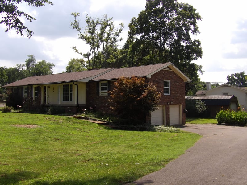 300 Indian Lake Rd, Hendersonville, TN 37075