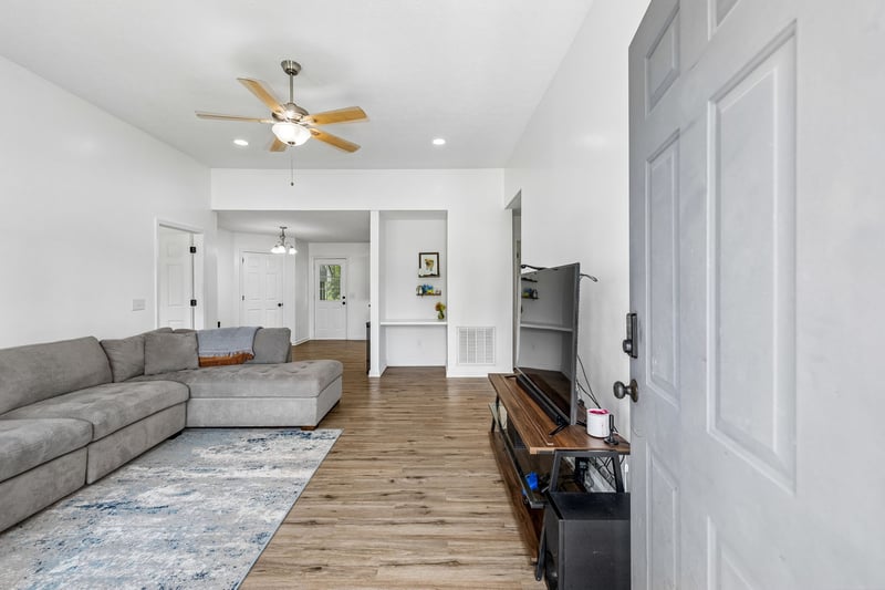 6016 Legacy Dr, Springfield, TN 37172