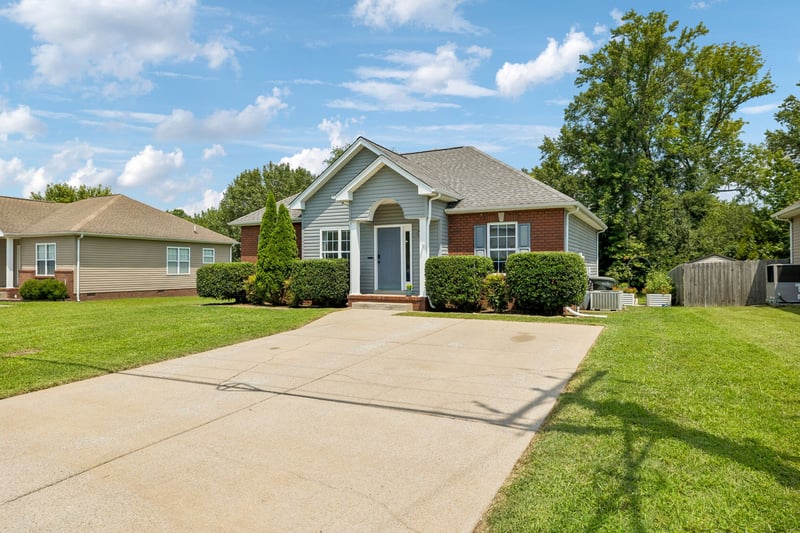 6016 Legacy Dr, Springfield, TN 37172