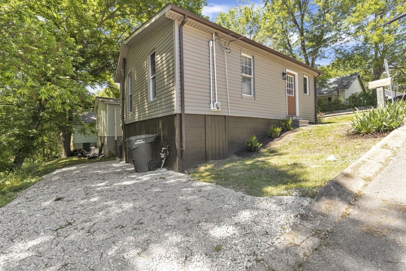 223 4th Ave E, Springfield, TN 37172