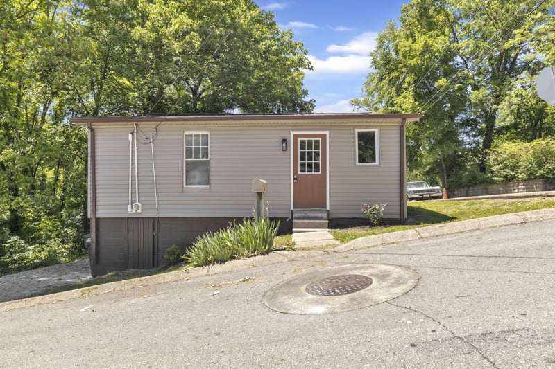 223 4th Ave E, Springfield, TN 37172