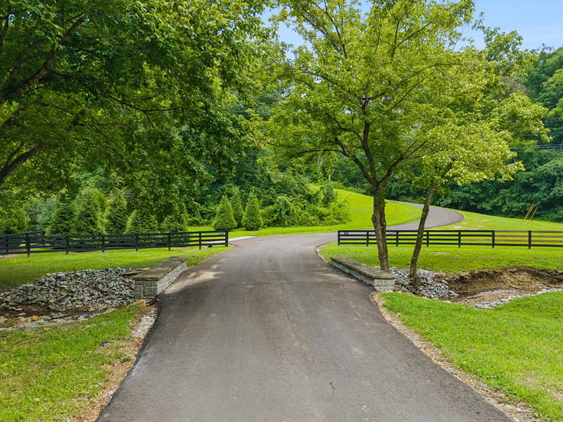 6017 Russell Ridge Ln, Franklin, TN 37064