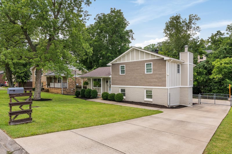 449 Rockwood Dr, Hermitage, TN 37076