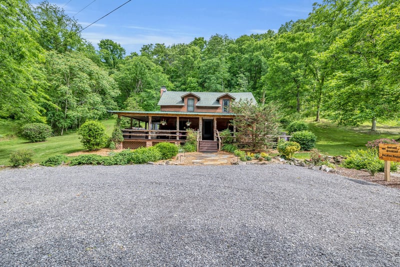 28 Bussell Ln, Gordonsville, TN 38563