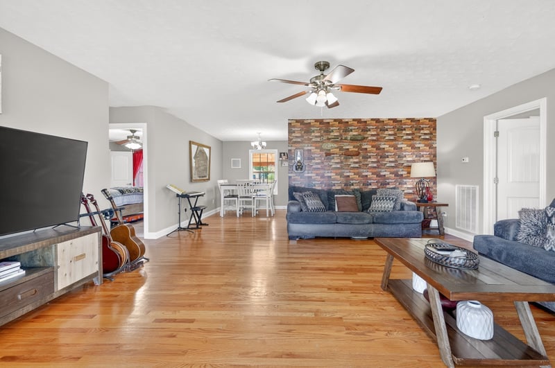 1014 Spire Way Dr, Castalian Springs, TN 37031