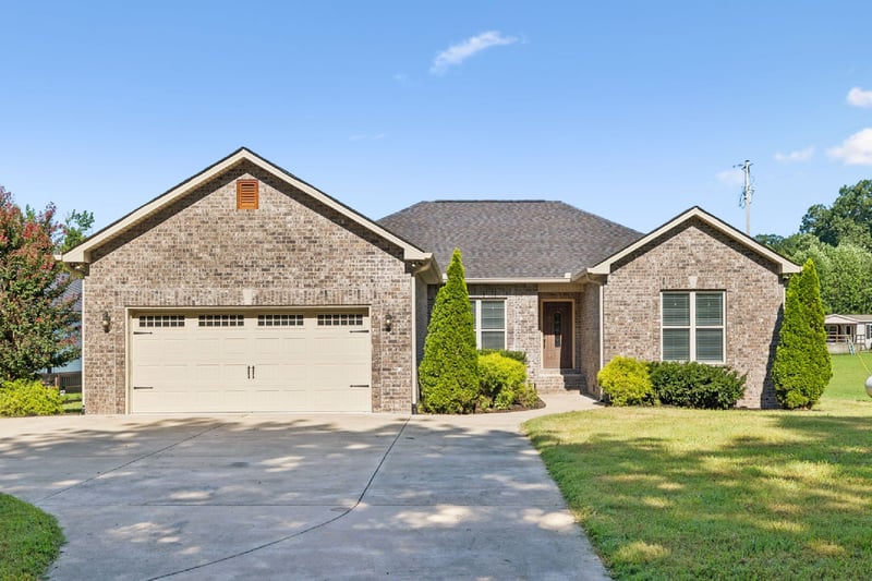525 Bob Perry Rd, Bethpage, TN 37022