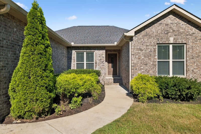525 Bob Perry Rd, Bethpage, TN 37022