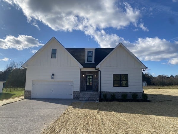 2445 N Commerce Rd, Lebanon, TN 37090