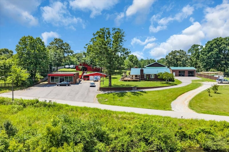1278 Spencer Mill Rd, Burns, TN 37029