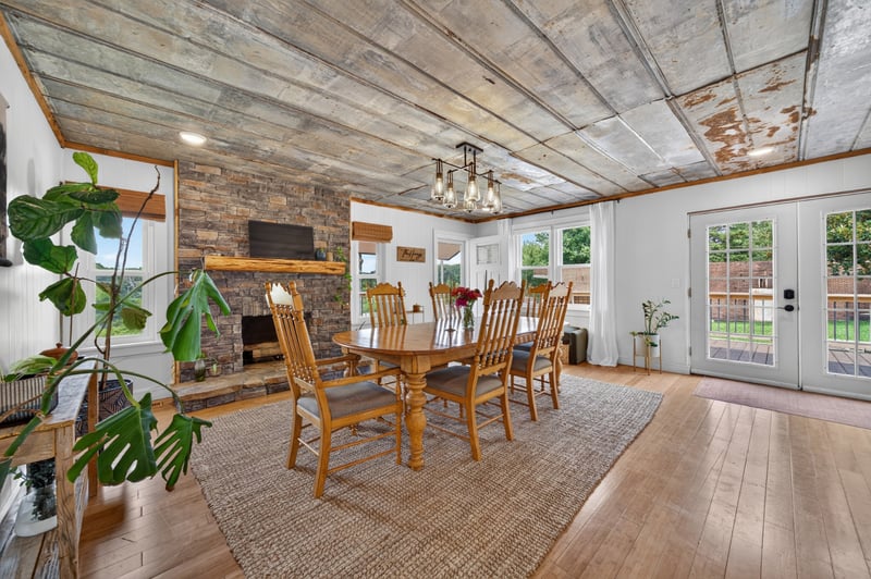 1278 Spencer Mill Rd, Burns, TN 37029