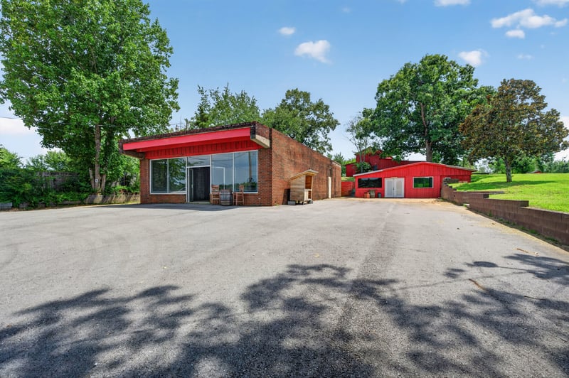 1280 Spencer Mill Rd, Burns, TN 37029