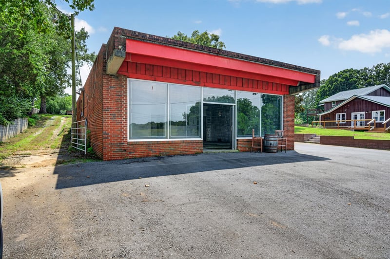1280 Spencer Mill Rd, Burns, TN 37029