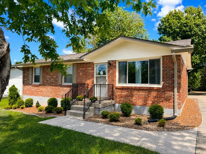 211 Friendship Dr, Goodlettsville, TN 37072