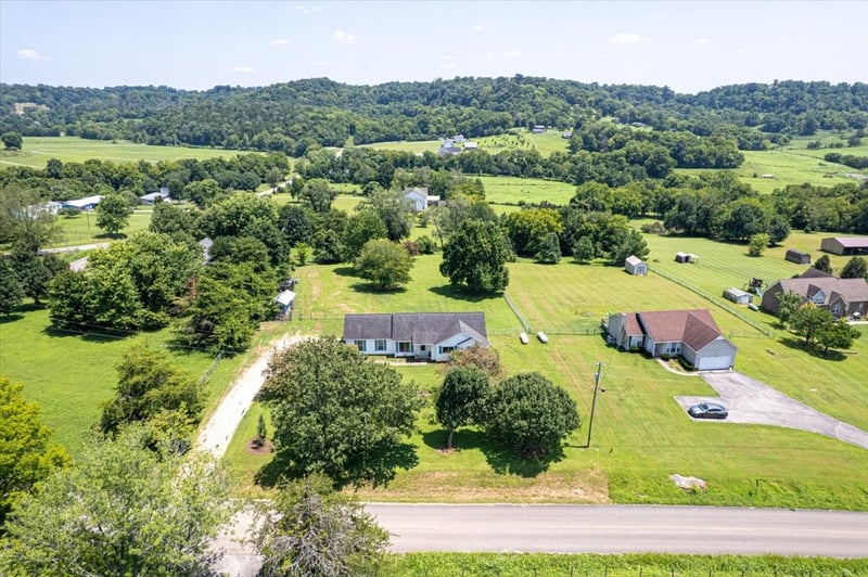 2454 Gene Fitzgerald Rd, Columbia, TN 38401