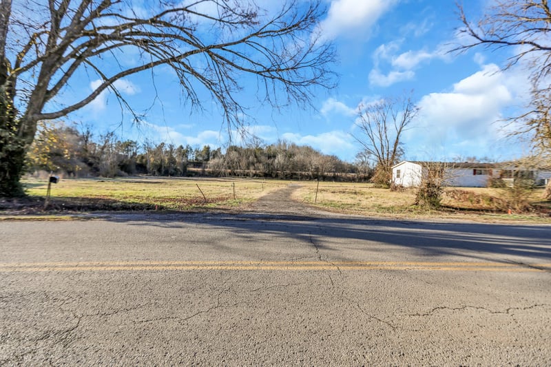 621 Old Highway 31 E 3, Bethpage, TN 37022