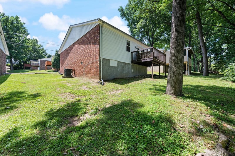 102 Five Oaks Dr, Nashville, TN 37217
