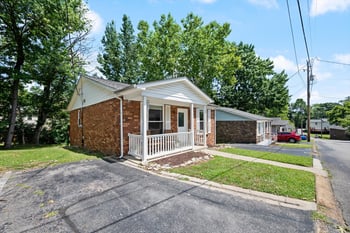 102 Five Oaks Dr, Nashville, TN 37217