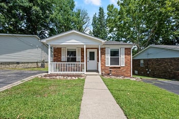102 Five Oaks Dr, Nashville, TN 37217