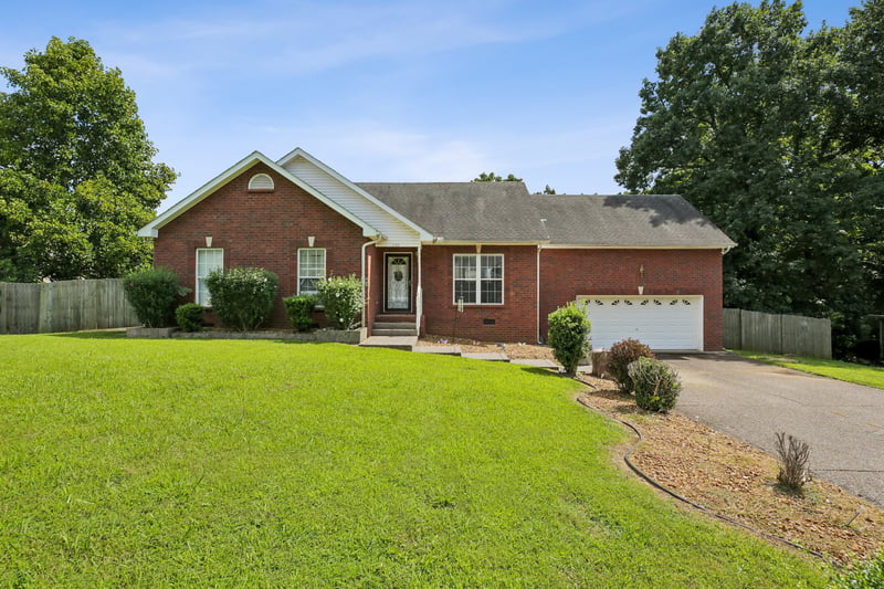1156 Franklin Dr, Greenbrier, TN 37073