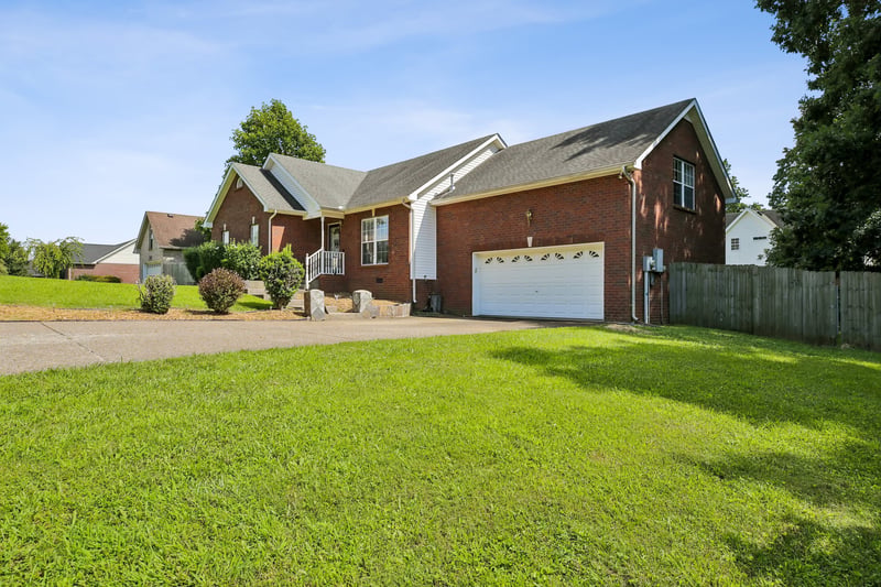 1156 Franklin Dr, Greenbrier, TN 37073