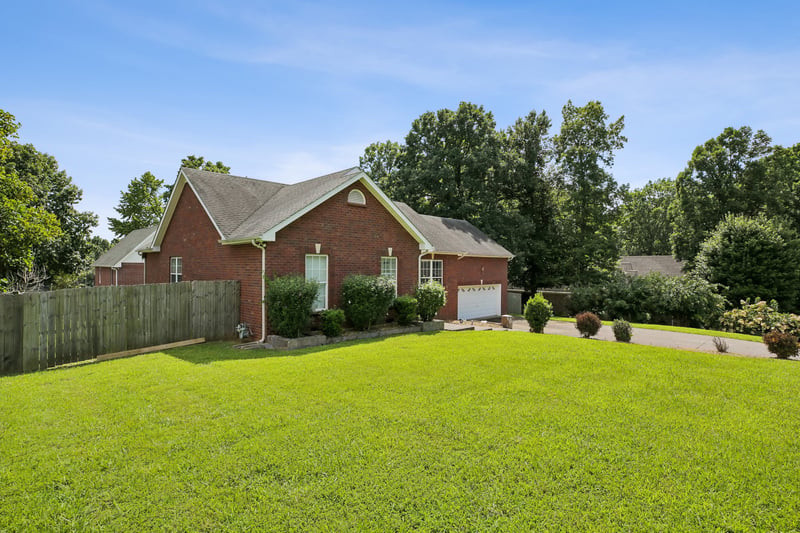 1156 Franklin Dr, Greenbrier, TN 37073