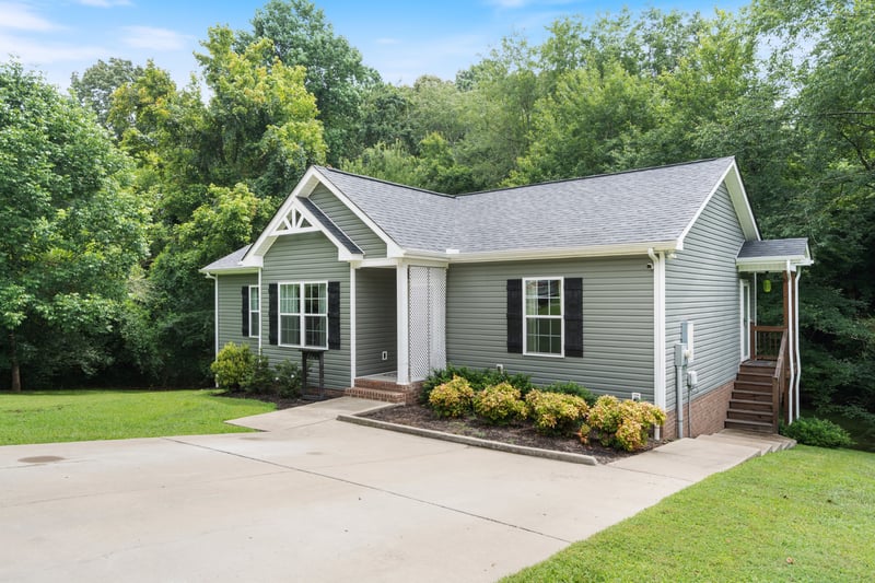 117 E Circle Dr, Burns, TN 37029