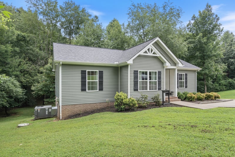 117 E Circle Dr, Burns, TN 37029