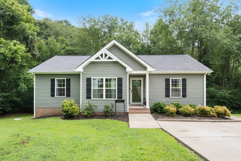 117 E Circle Dr, Burns, TN 37029