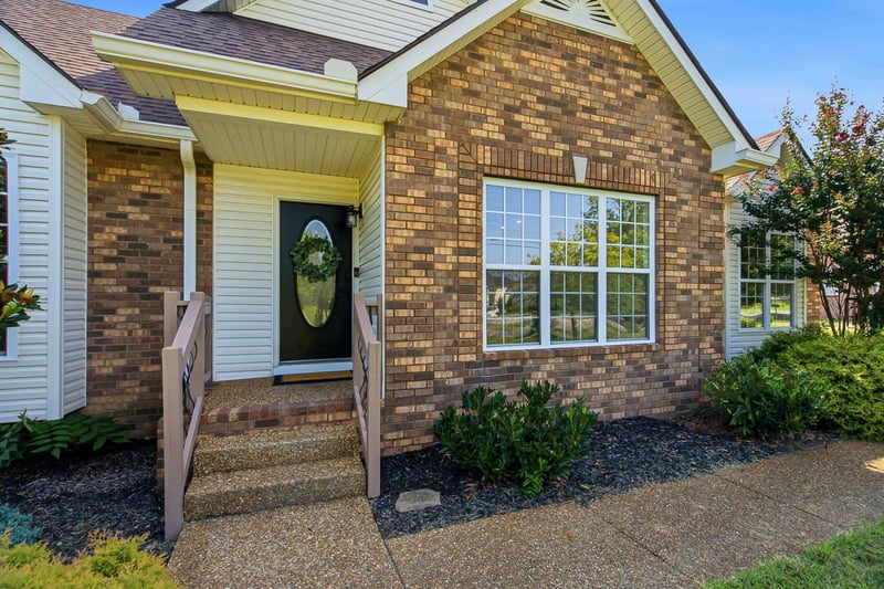 736 N Palmers Chapel Rd, White House, TN 37188