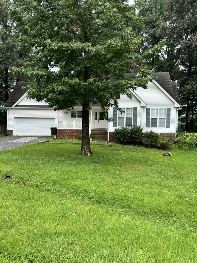 127 Silver Leaf Cir, Dickson, TN 37055