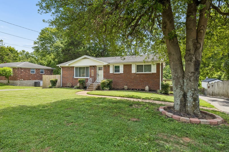 318 Jacksonian Dr, Hermitage, TN 37076