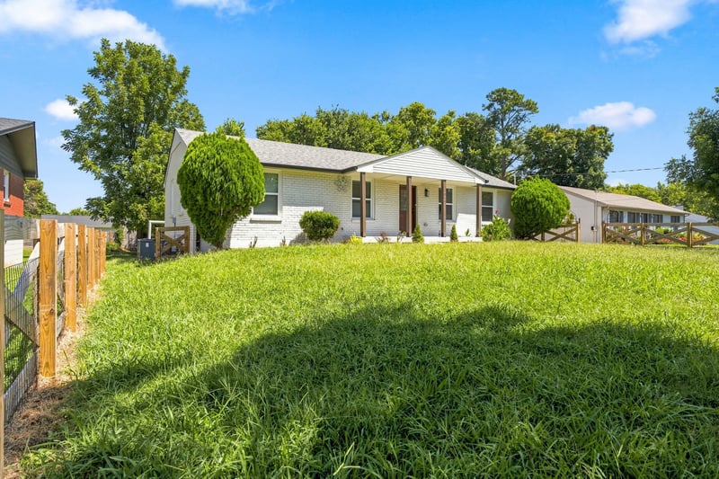 604 Harding Pl, Nashville, TN 37211