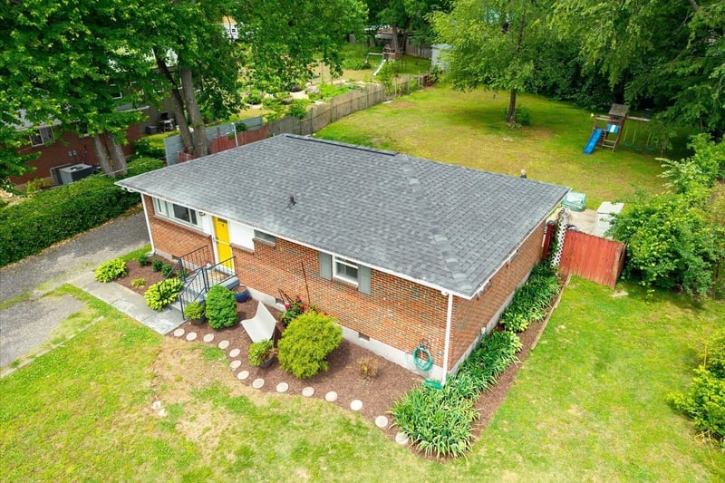 2920 Twin Lawn Dr, Nashville, TN 37214