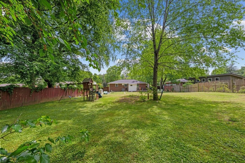 2920 Twin Lawn Dr, Nashville, TN 37214