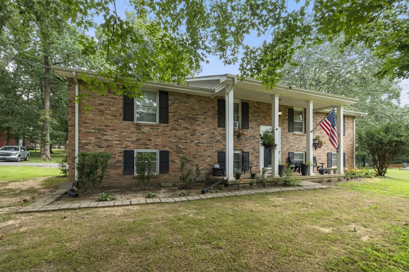 124 Shadybrook Cir, Dickson, TN 37055