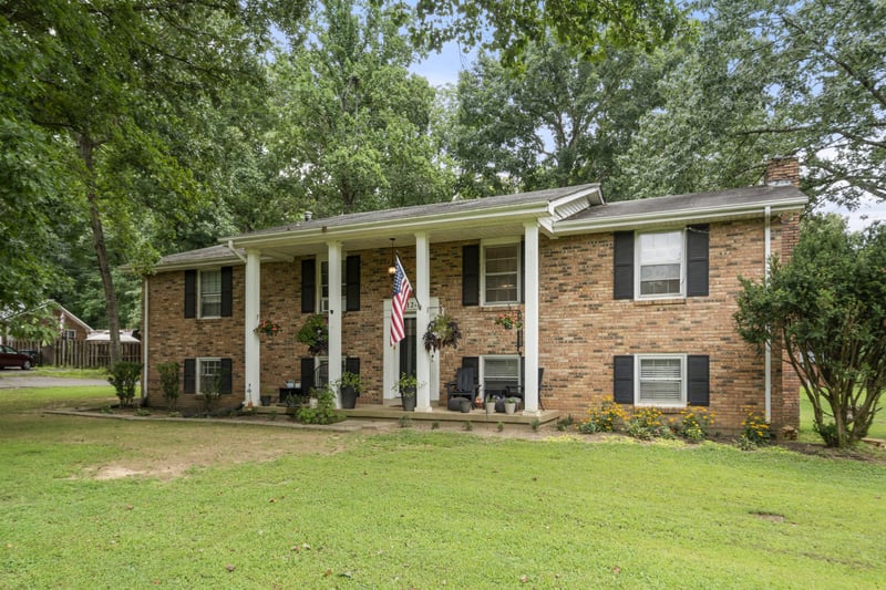 124 Shadybrook Cir, Dickson, TN 37055