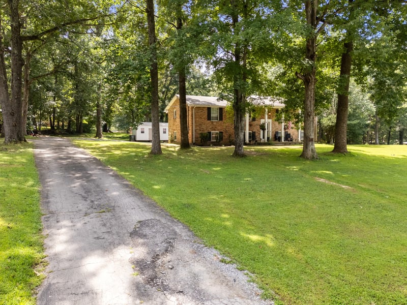 124 Shadybrook Cir, Dickson, TN 37055