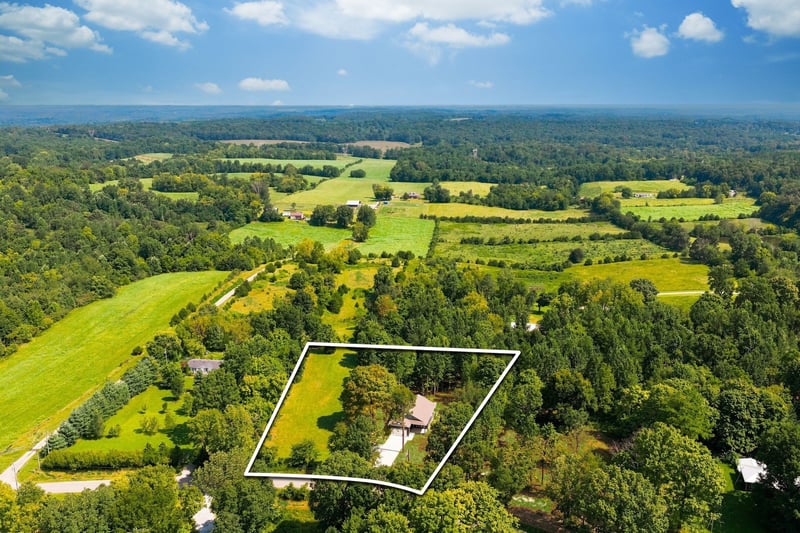 1063 Promise Land Rd, Charlotte, TN 37036