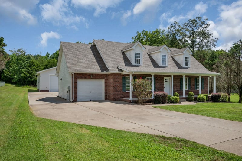 106 Sherrolyn Ct, Burns, TN 37029