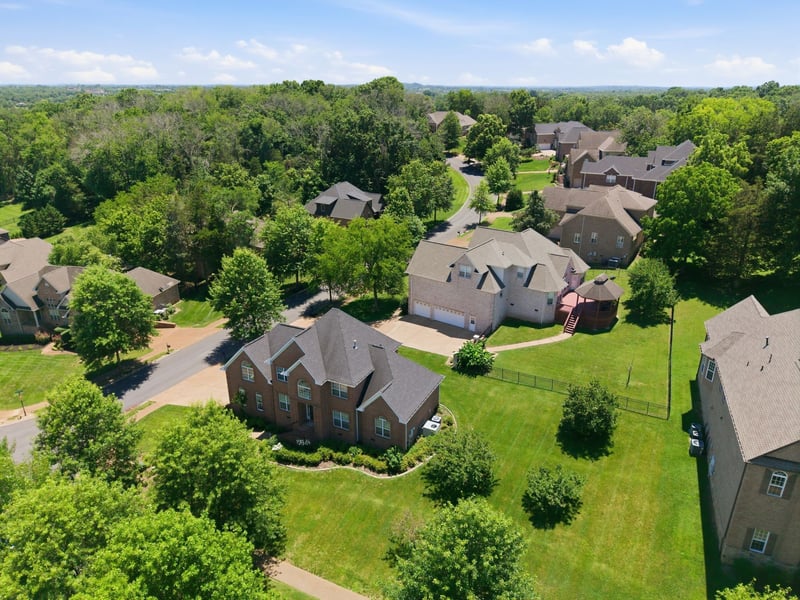 1046 Island Brook Dr, Hendersonville, TN 37075
