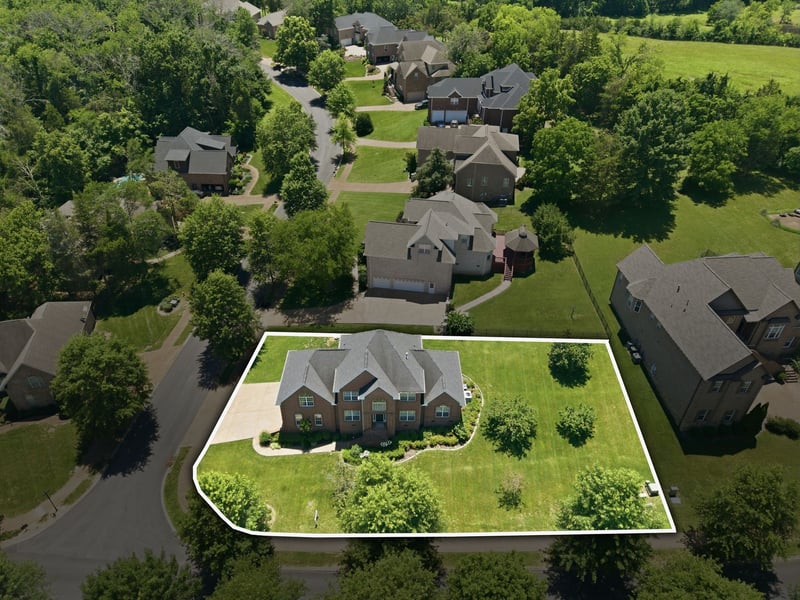 1046 Island Brook Dr, Hendersonville, TN 37075