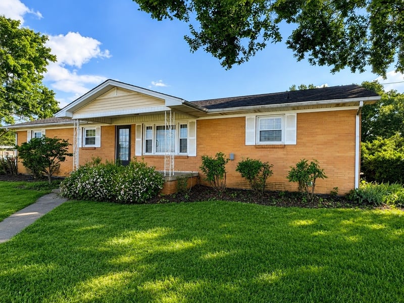 638 N Broadway, Portland, TN 37148