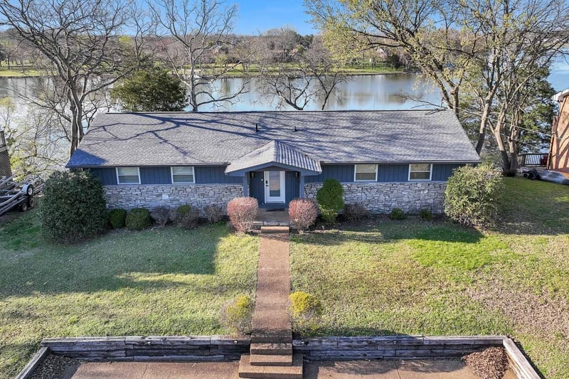 939 Aqua Dr, Gallatin, TN 37066