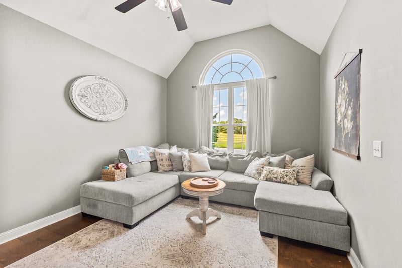 1228 Old County House Rd, Charlotte, TN 37036