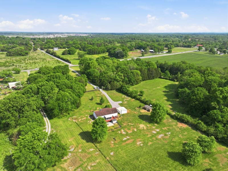 4290 Highway 431 , Columbia, TN 38401