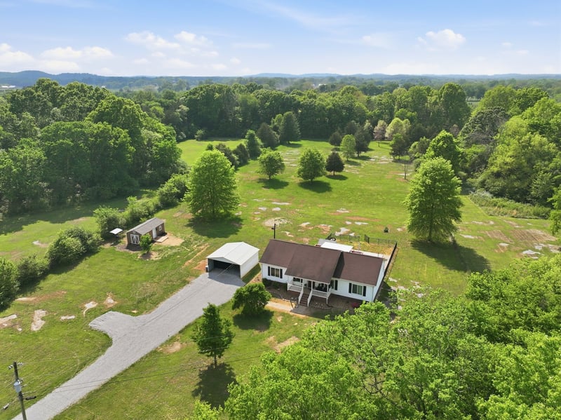 4290 Highway 431 , Columbia, TN 38401