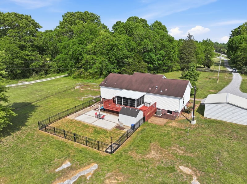 4290 Highway 431 , Columbia, TN 38401