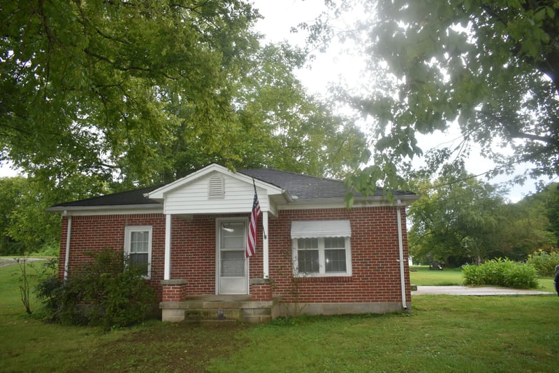 4 Price Ln, Pleasant Shade, TN 37145