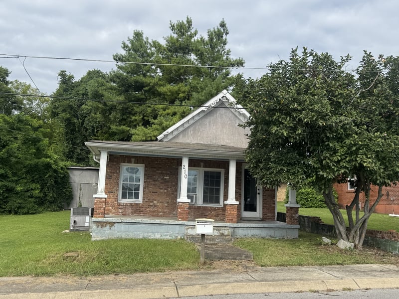 210 S Foster Ave, Gallatin, TN 37066