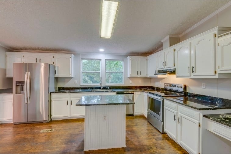 1050 Glendale Rd, White Bluff, TN 37187